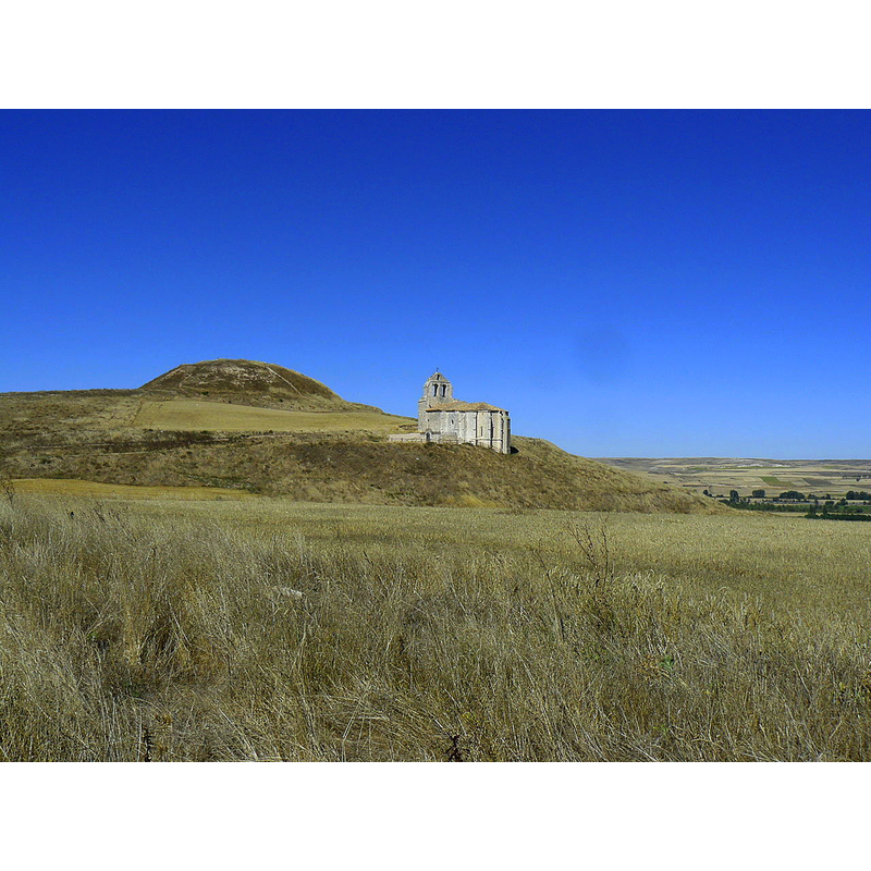 the church and the mound where the old castle stood are the only remains of the abandoned hamlet of Santa María de Muñó