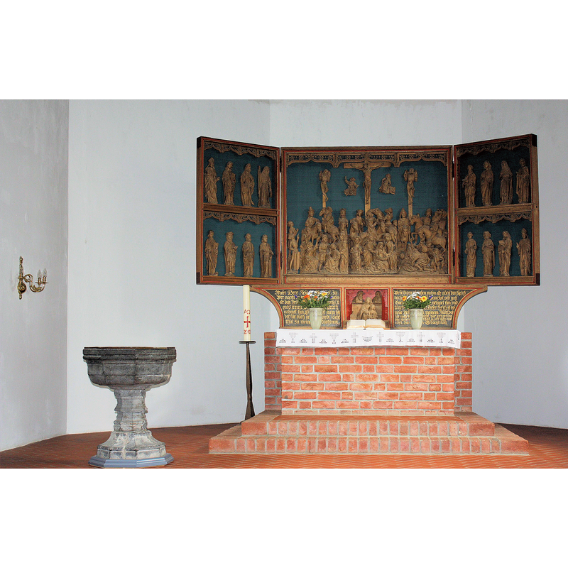Source caption: "Nordstrand, Kirche St. Vinzenz, der Flügelaltar, Taufstein"