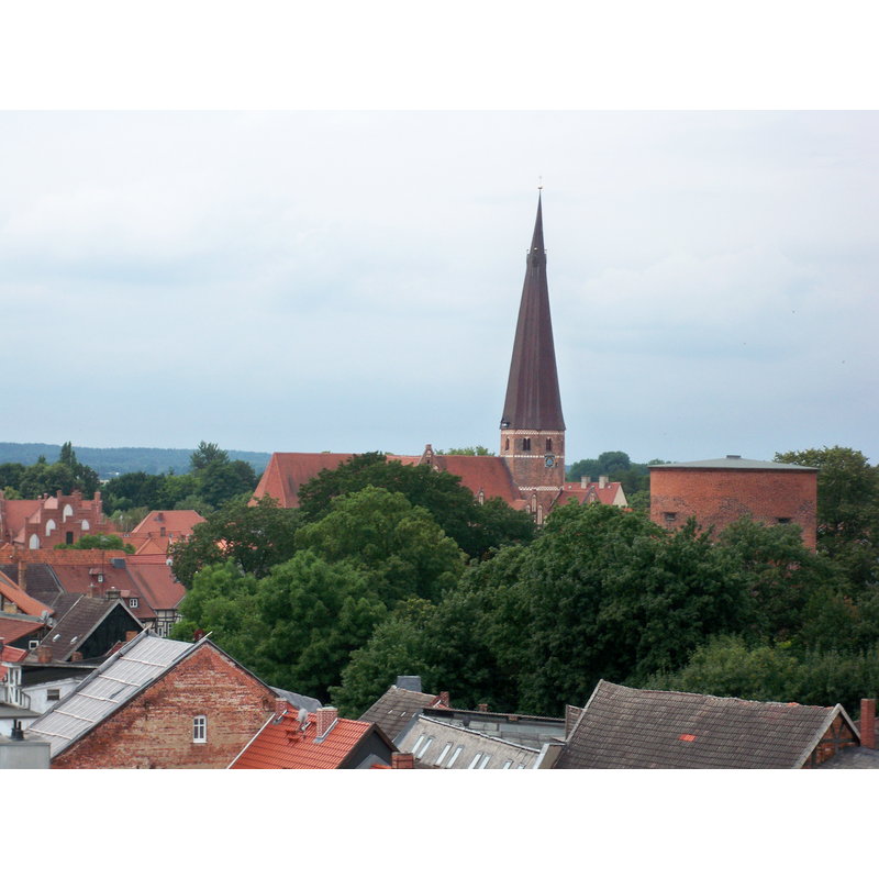 Source caption: "Marienkirche seen from Neustadt City Hall Tower"