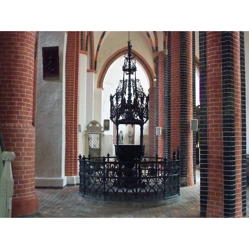 Source caption: "Marienkirche in Salzwedel, Taufe"