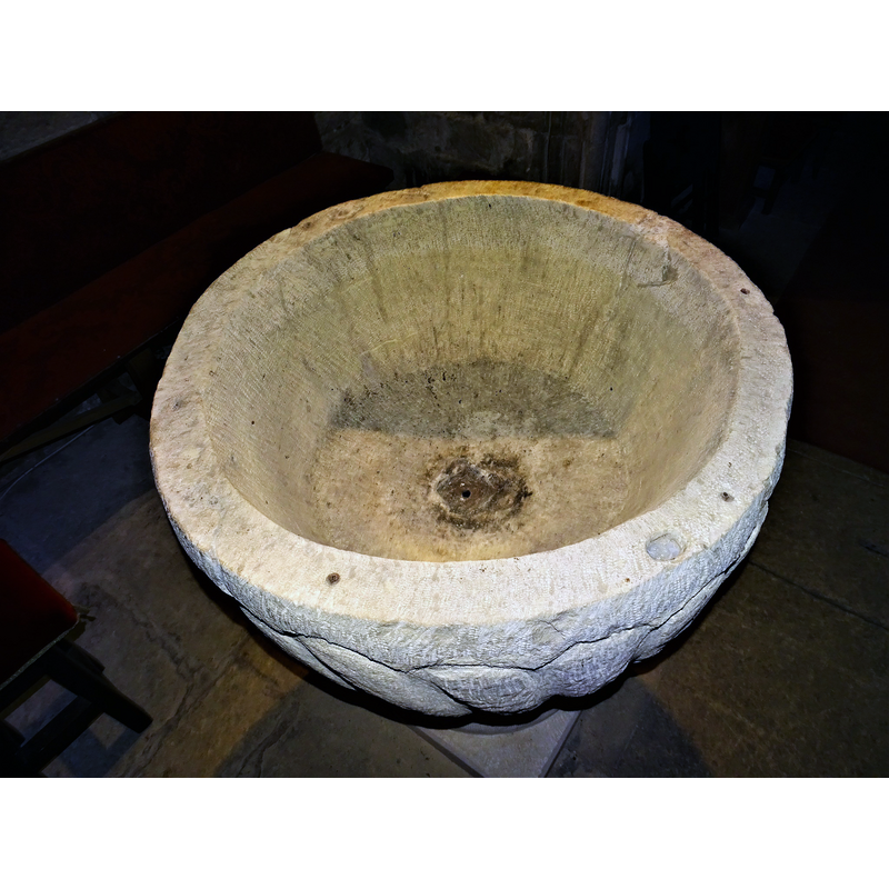 showing the centre drain