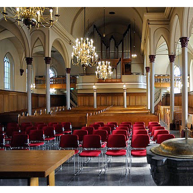 Source caption: "De hele kerk werd geschilderd"