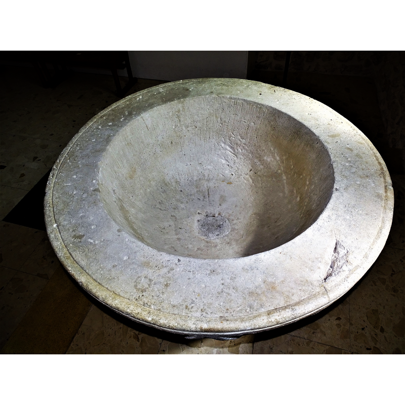 showing the blocked central drain