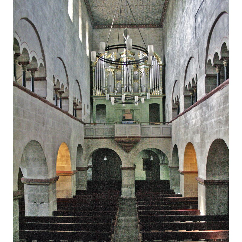Source caption: "Lubentiusstift Dietkirchen, Deutschland, Blick vom Altarraum ins Langhaus "
