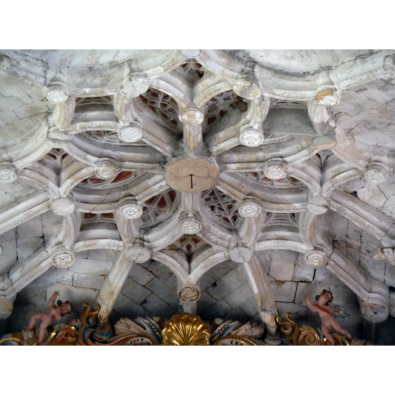 Soutce caption: "Bóveda de crucería con terceletes y combados."