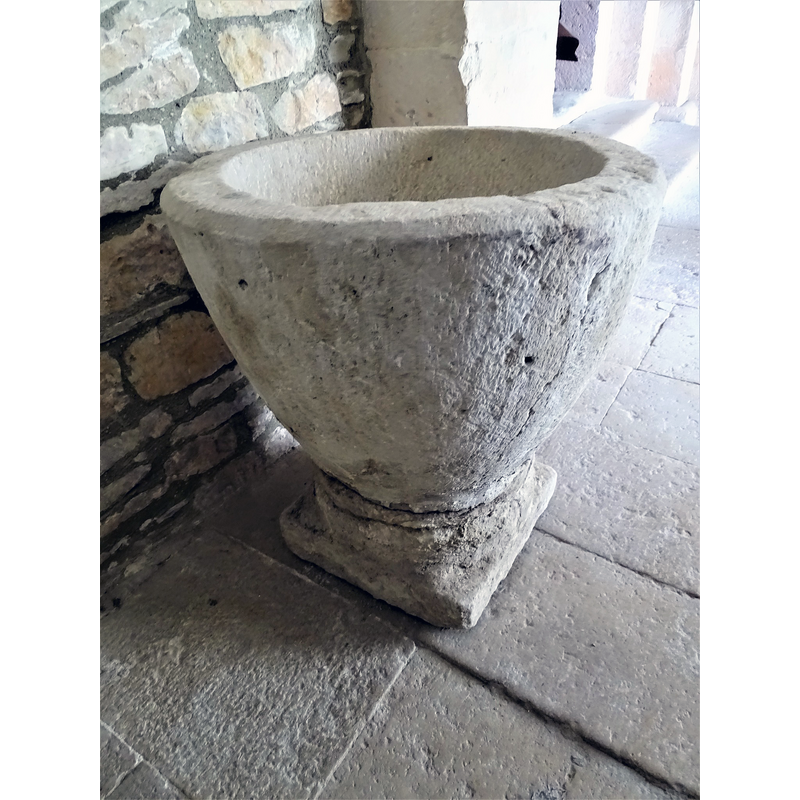 the baptismal font originally from Relloso shown here at the entrance of the church in Quincoces de Yuso