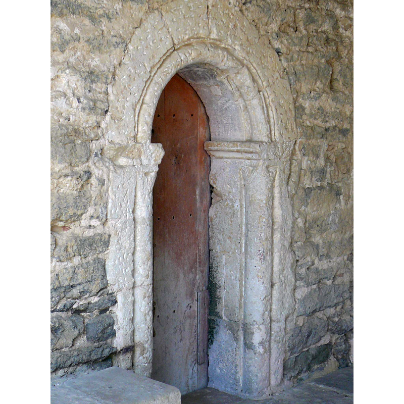 Source caption: "Monasterioguren (Vitoria) - Iglesia de San Pedro Apóstol"