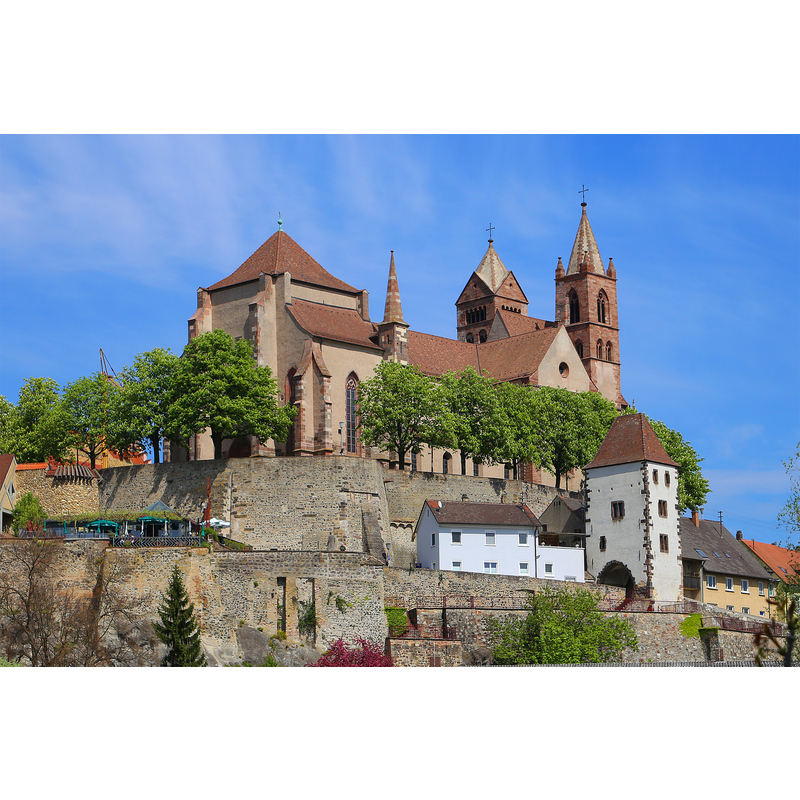 Source caption: "Das Stephansmünster ist eine romanisch-gotische Kirche. Sie gilt als Wahrzeichen der Stadt Breisach am Rhein."