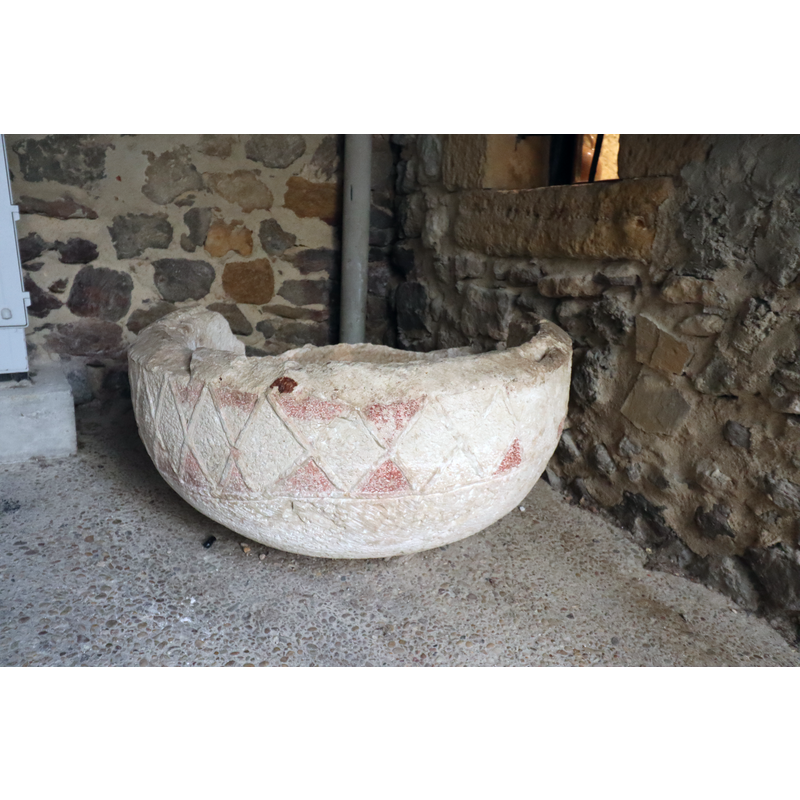 the remaining fragment of the old font partially painted