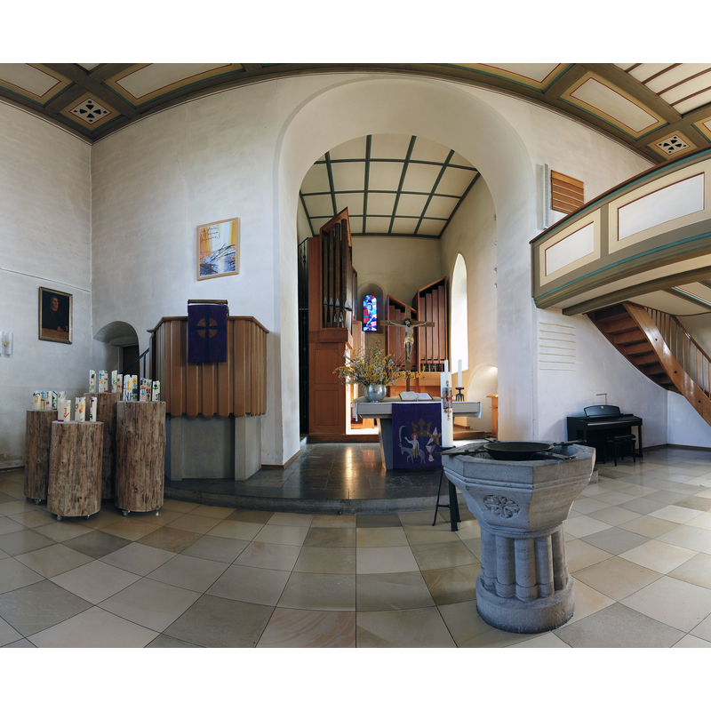 Source caption: "Panorama-Aufnahme des Altarraums der Kirche St Juliana in Großaspach. Horizontaler Bildwinkel ~120°, Miller-Zylinderprojektion"