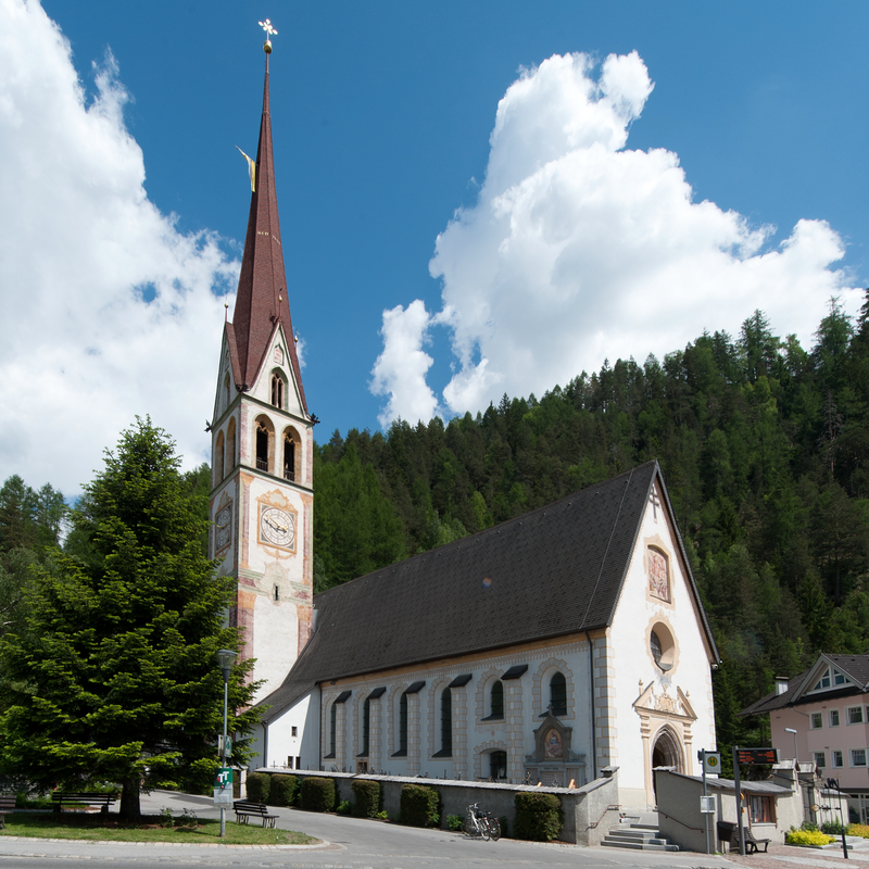 Source caption: "Pfarrkirche hl. Katharina und Friedhof in Oberlängenfeld -- Foto wurde im Rahmen des von Wikimedia Österreich unterstützten Projekts"