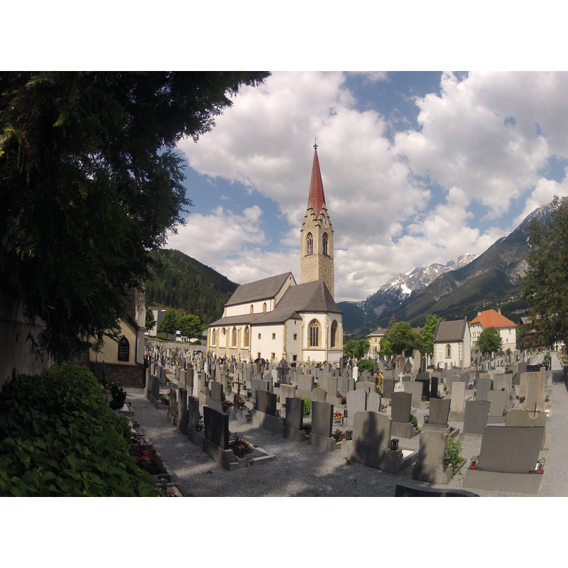 Source caption: "Kath. Pfarrkirche Unsere Liebe Frau Mariä Himmelfahrt mit Friedhof"