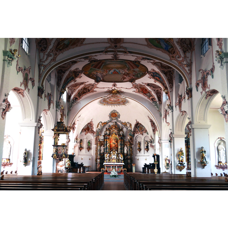 Source caption: "Altarraum mit Chor der katholischen Pfarrkirche St. Urban in Schonach im Schwarzwald"