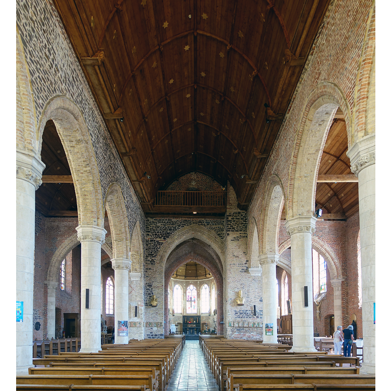 Source caption: "La nef de l'église Saint-Folquin d'Esquelbecq"
