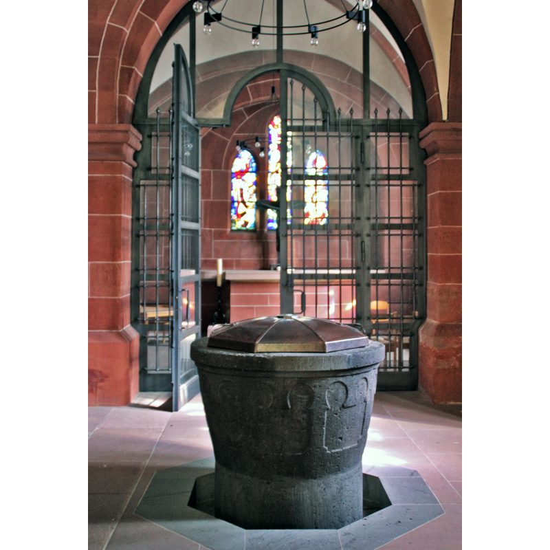 showing the font in cover in the Nikolauskapelle