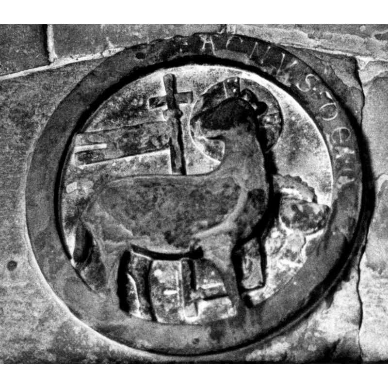Source caption: "Ehemaliges Portal der spätgothischen Sankt Anna Kirche in Düren. Nach der Zerstörung am 16.11.1944 wurde das Portal im Inneren des modernen Nachfolgebaus errichtet."