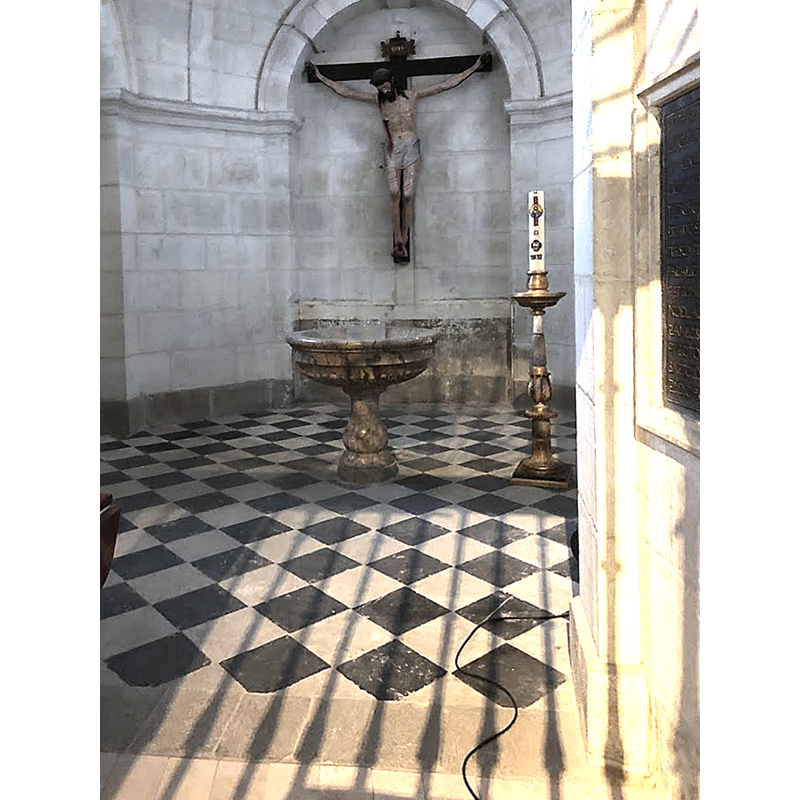 a baptismal font in the "Capilla del Santo Cristo y baptisterio"