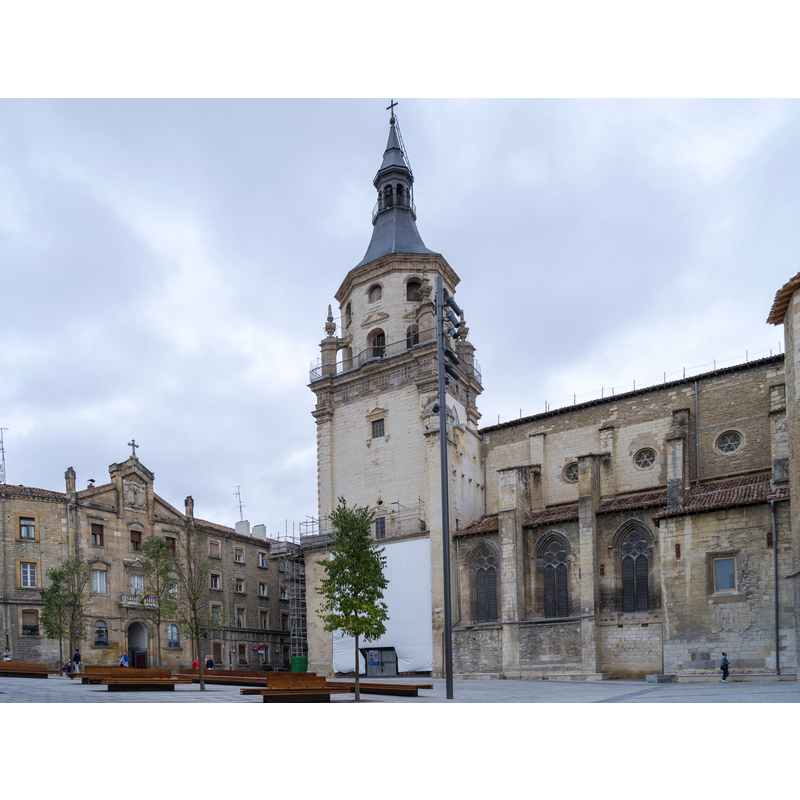 Source caption: "GVitoria-Gasteiz - Vieille Cathédrale"
