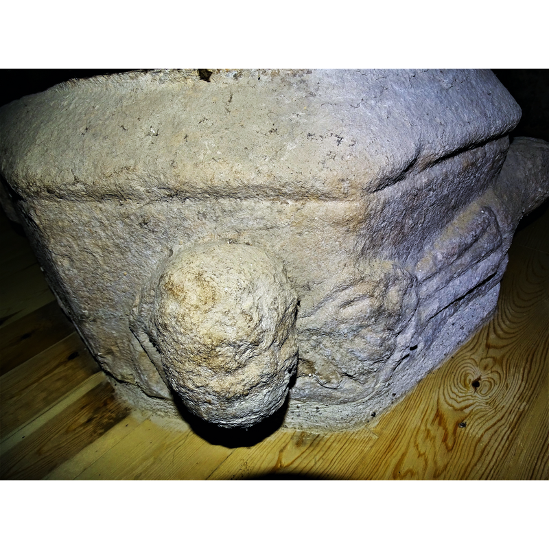 there is a possibility that the heads are part of whole figures, as the carving on the right side here suggests: it looks like a body wearing a long garment towards the right