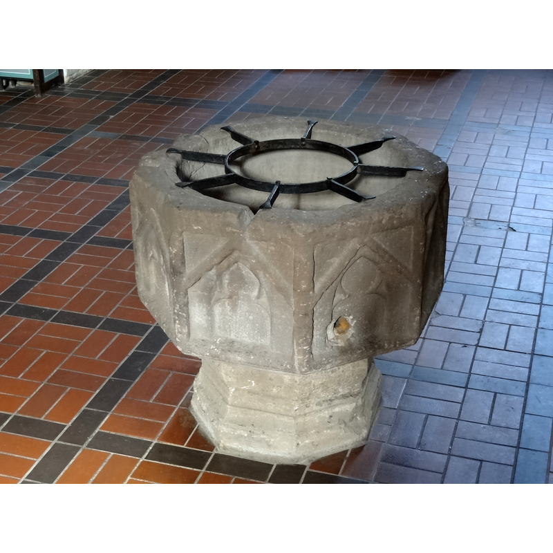 Source caption: "Stiftskirche Kaufungen" -- the wear on the font suggests it was stood exposed to the elements for a long time; further, the hole on the side may indicate that it was used as a trough, a garden planter or similar