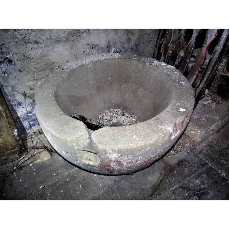 showing the damage to the upper rim