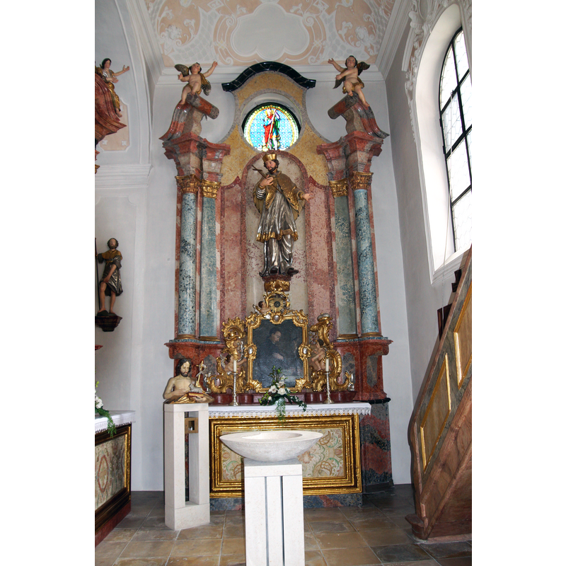 Source caption: "Die katholische Pfarrkirche St. Johannes in Hilpoltstein" -- the modern font
