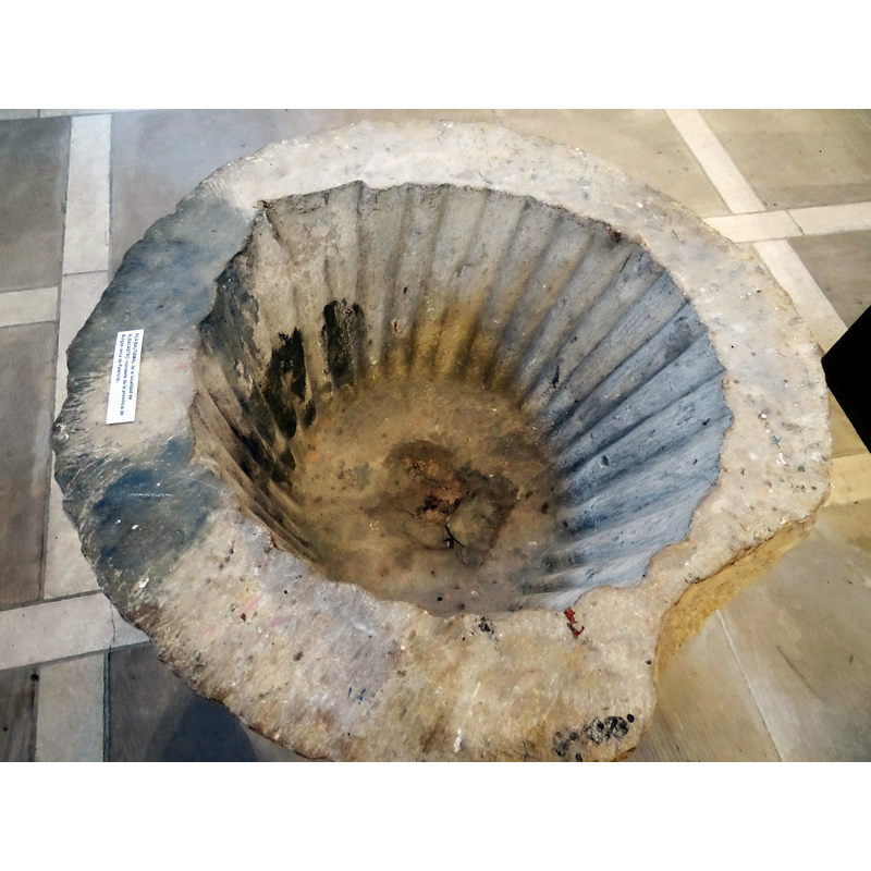 showing the centre darin hole