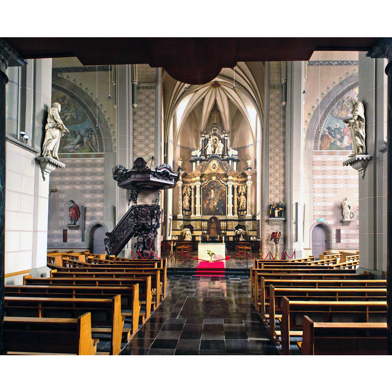 Source caption: "Sint-Elisabethkerk, Grave. Interieur."