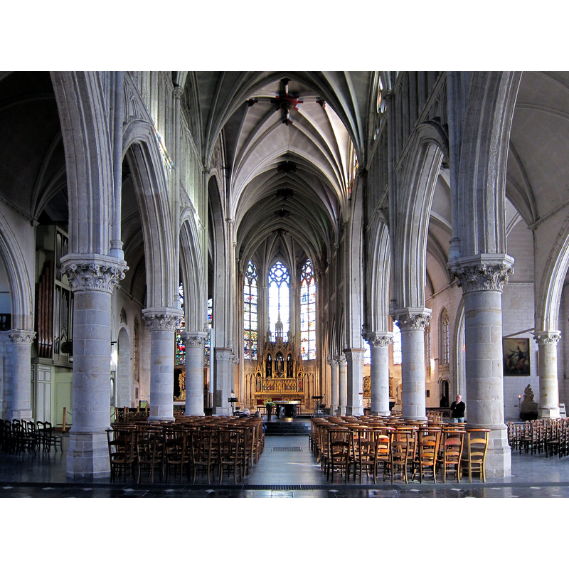 Source caption: "La nef de l'église Saint-Martin de Roubaix."
