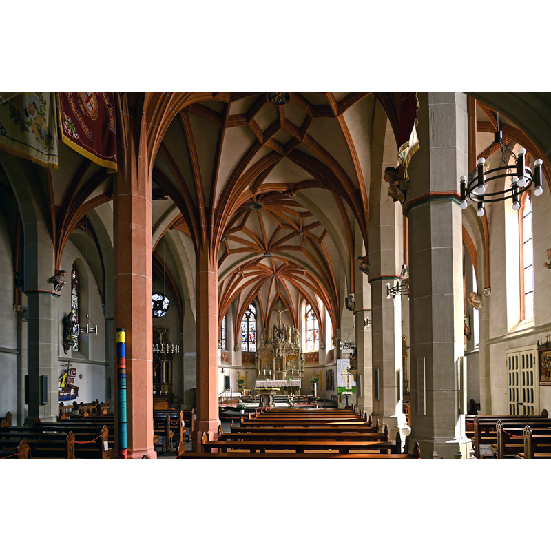 Source caption: "St. Philippus und Jakobus (Kempenich), Innenraum mit Blick zum Altar"