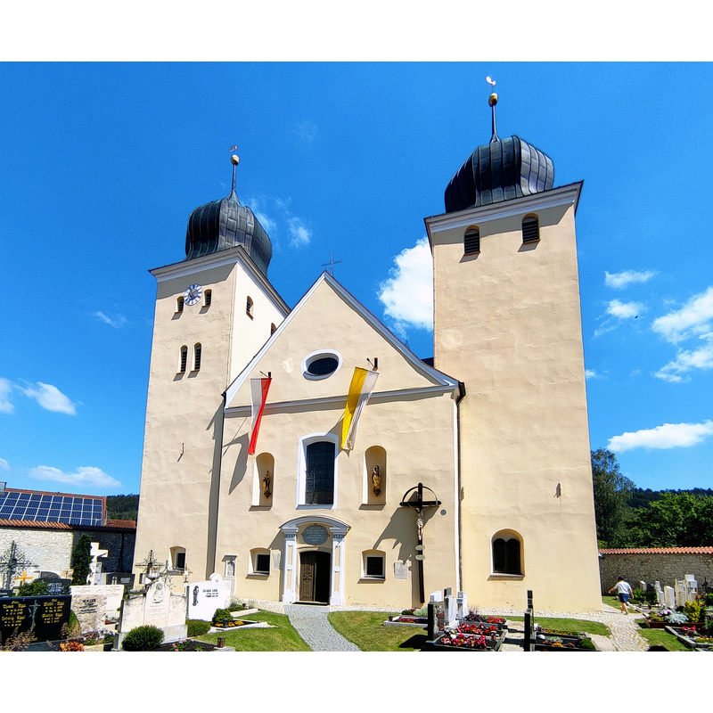 Source caption: "Die stattliche Wehrkirche (Wehrkirche Kottingwörth) mit ihrer Doppelturmfassade wurde 1760 durch den Eichstätter domkapitelschen Maurermeister Dominikus Barbieri"