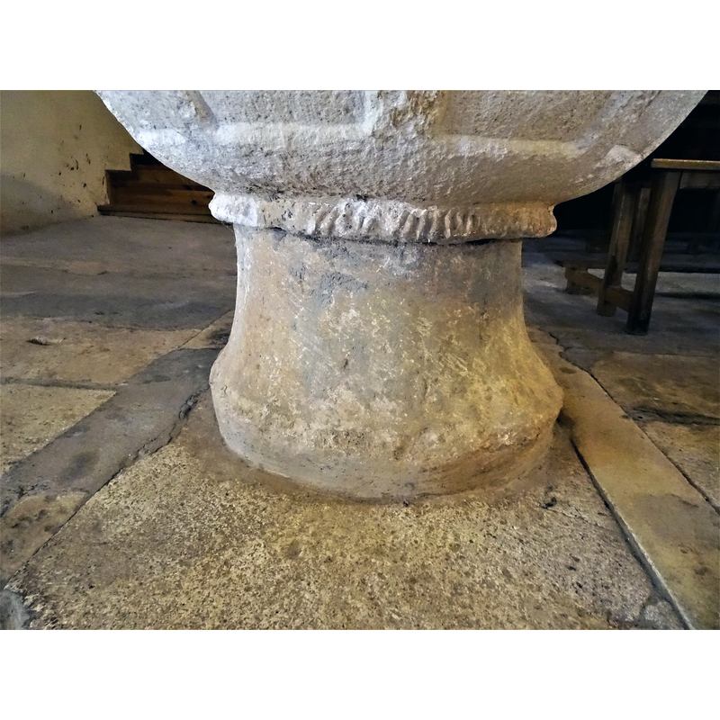 patterned moulding at the bottom of the basin underbowl; much damaged in most of its sides