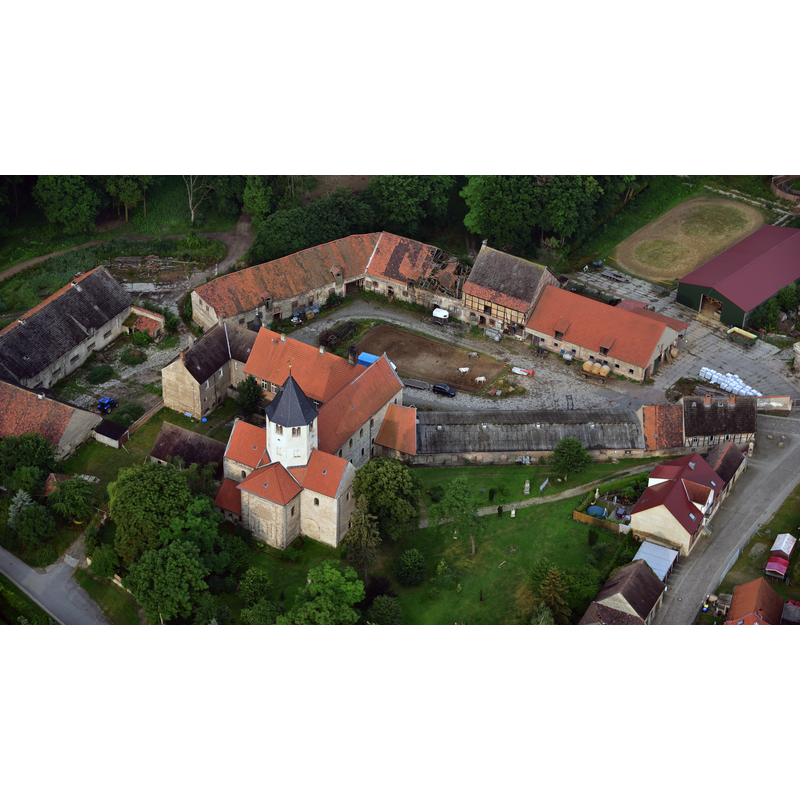 Source caption: "Kloster Gröningen, Luftaufnahme (2017)"