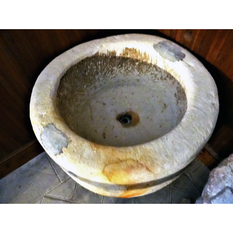 showing the central drain