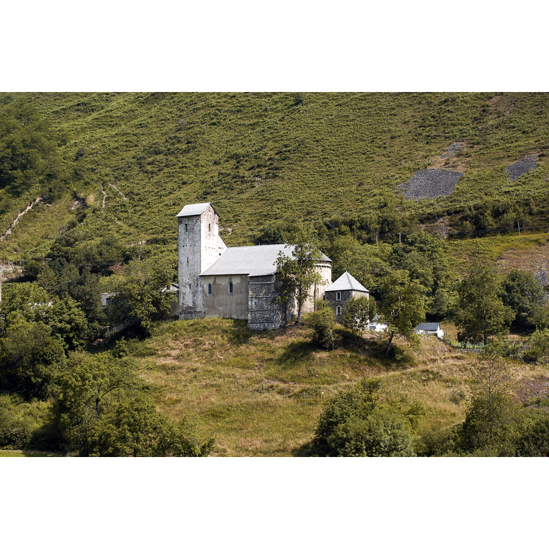 Source caption: "L'église du XIe s. Photo Lefrancq. Mons. 2003."