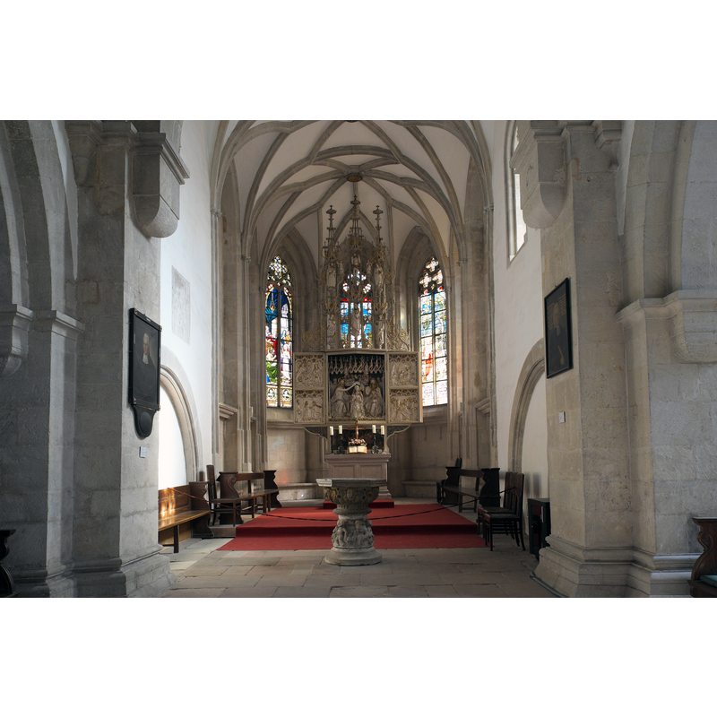 Source caption: "Stadtkirche St. Marien in Freyburg (Unstrut) im Burgenlandkreis in Sachsen-Anhalt/Deutschland, Chor mit spätgotischem Flügelaltar"