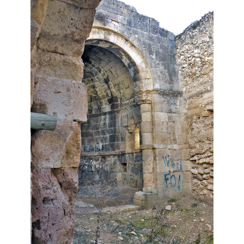 Source caption: "Imagen de la iglesia románica de San Martín del Casuar, en ruinas, en el municipio de Montejo de la Vega de la Serrezuela (provincia de Segovia)."