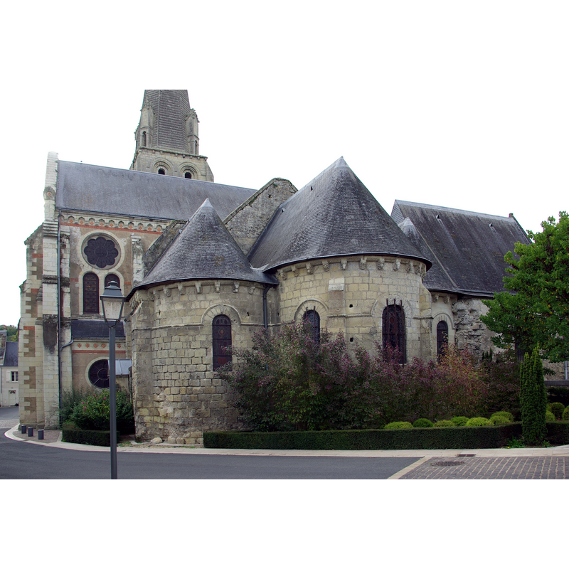 Source caption: "Église Saint-Jean-Baptiste de Langeais."