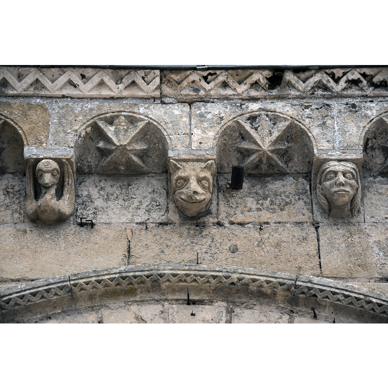 Source caption: "Iglesia Saint-Jean-Baptiste de Langeais"