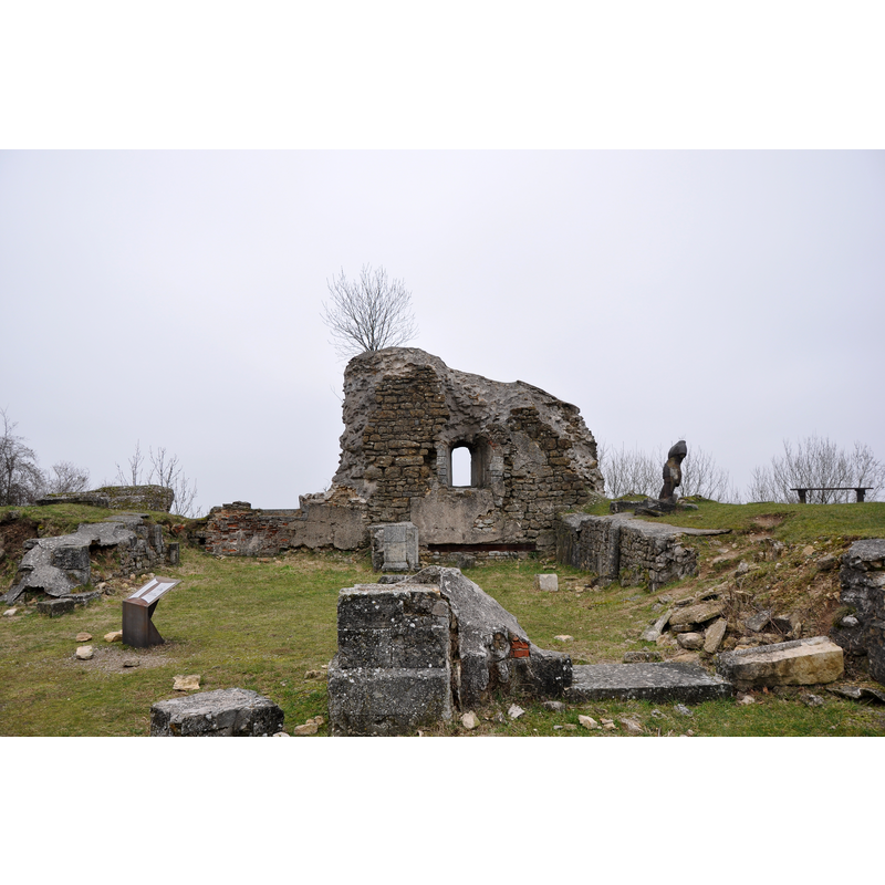 Source caption: "Château de Mousson; Ruine de la chapelle castrale, Mousson, Lorraine, France"