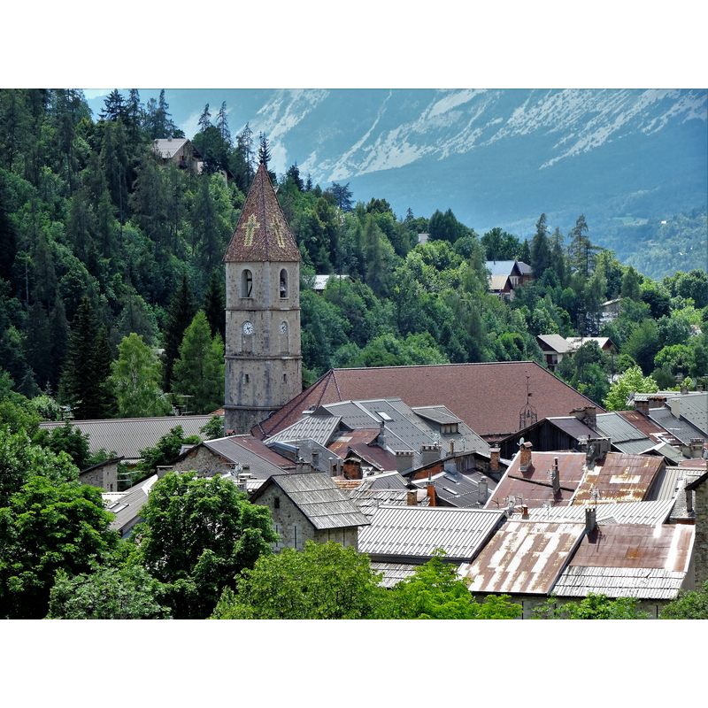 Source caption: "L'église de style gothique provençal (entre l'art roman et gothique) date du 17° siècle."