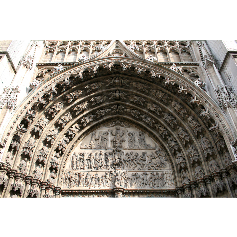 Source caption: "Voorportaal van de Kathedraal van Onze Lieve Vrouw van Antwerpen, België (1352-1521)."