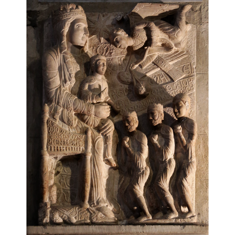 Source caption: "Santa Maria della Pieve (Arezzo) [...] Artista bizantineggiante, adorazione dei magi, da un pulpito smembrato, xi-xii secolo"
