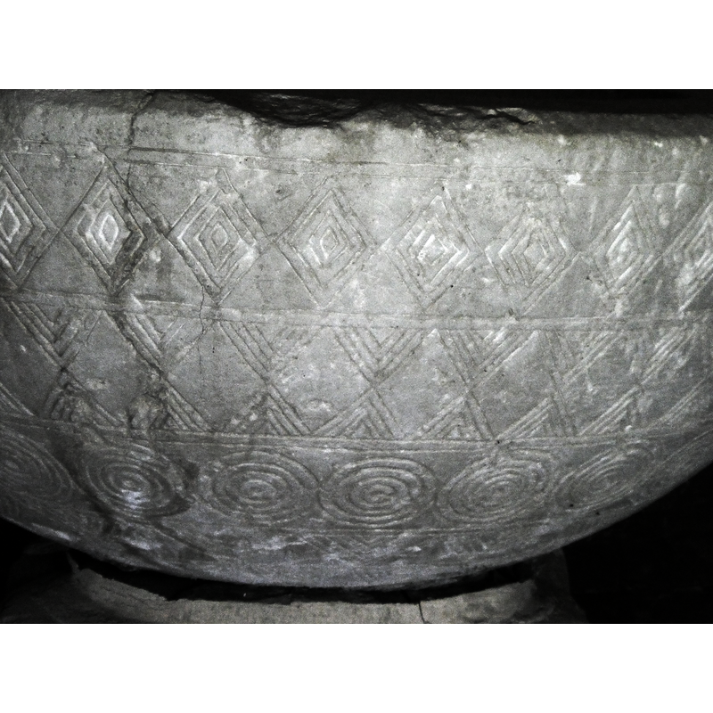 showing the crack in the side