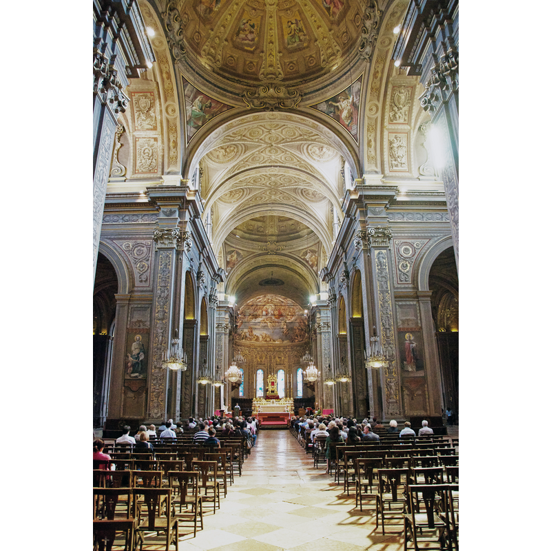 Source caption: "Navata centrale della cattedrale di Ferrara"
