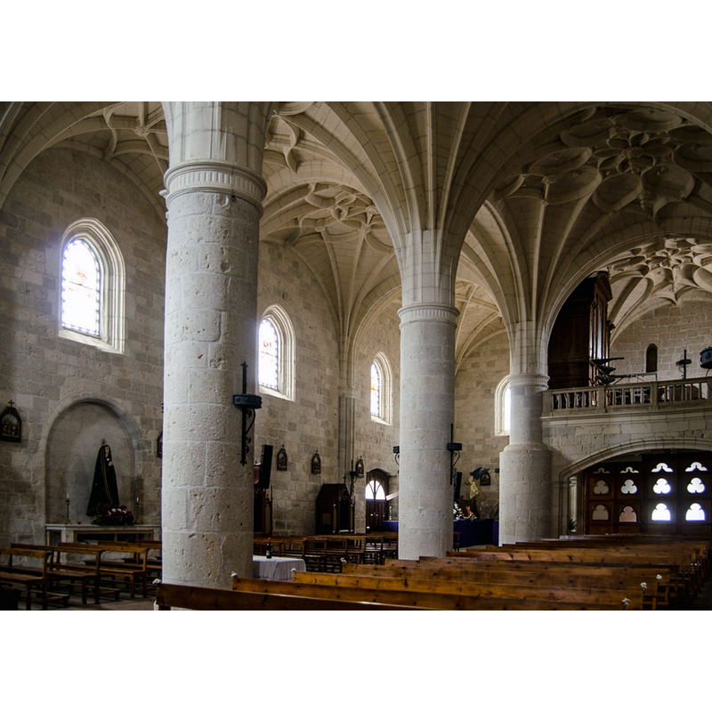 Source caption: "Detalle del interior de la iglesia de Santa María. Villadiego. Junio 2014."