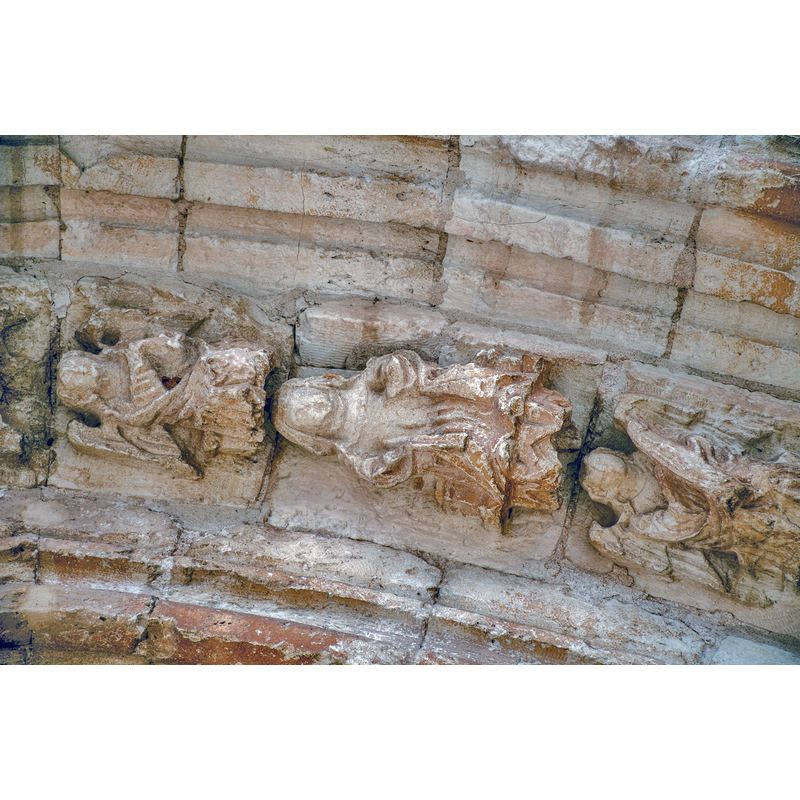 Source caption: "Iglesia de Santa María. Villadiego (España). Detalle de una arquivolta."