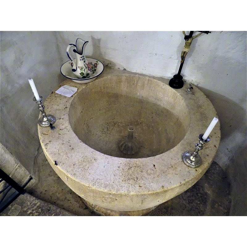 showing the centre drain