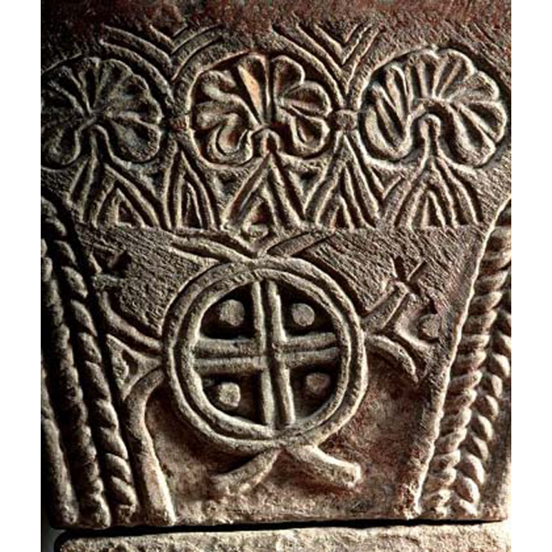 Source caption: "Äsphults kyrka. Dopfunt av sandsten, fyrkantig skål och fot. Medeltida." -- three palmettes on each side of the square basin