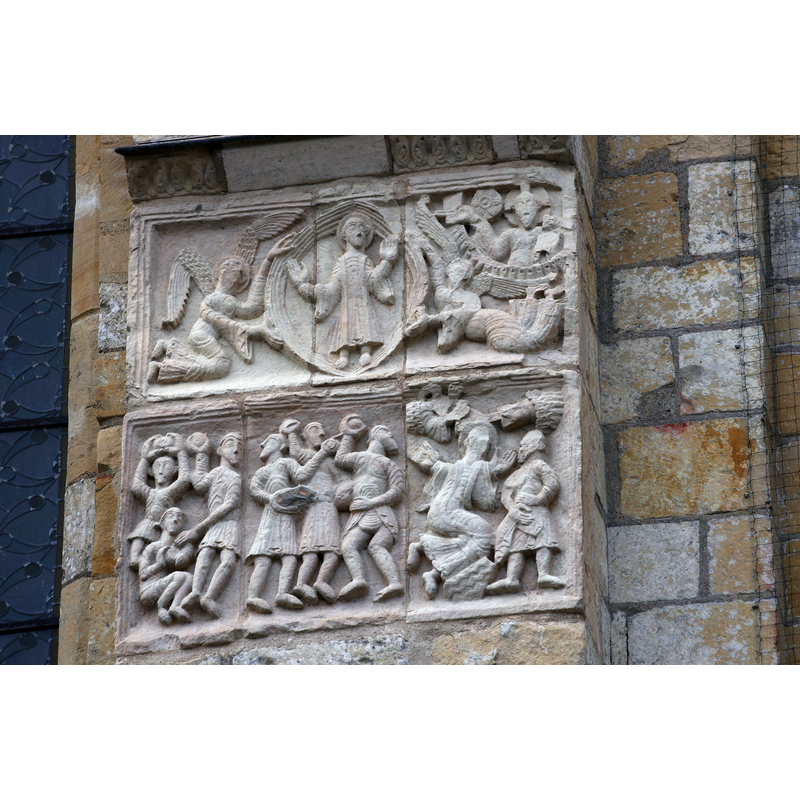 Source caption: "Abbaye de Saint-Benoît-sur-Loire, Sculptures du mur Nord de la tour-porche"